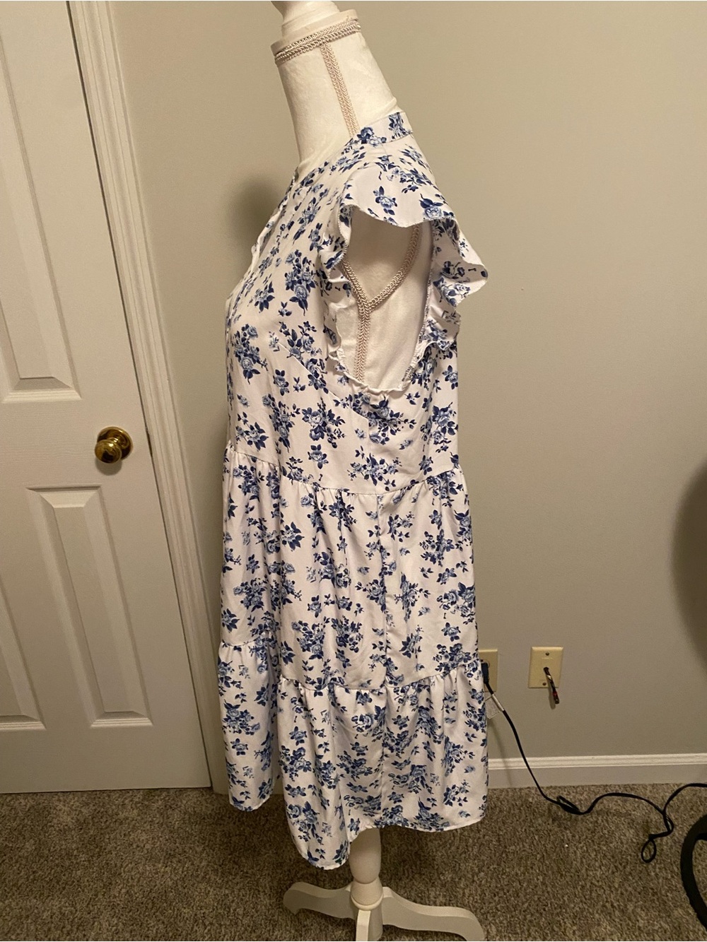 White Dress with Blue Floral Print SHEIN Size Large - Picture 5 of 6